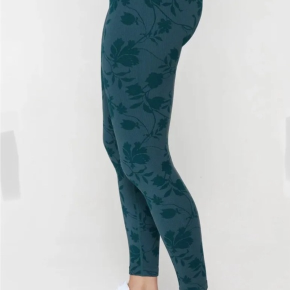 Spiritual Gangster Leggings - Picture 3 of 4